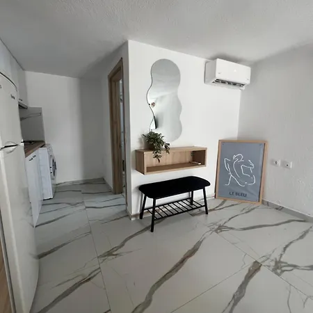 Apartment Cozy Near To The *